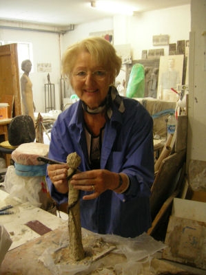 Christa M. Eckhardt in ihrem Atelier in Stuttgart-Vaihingen